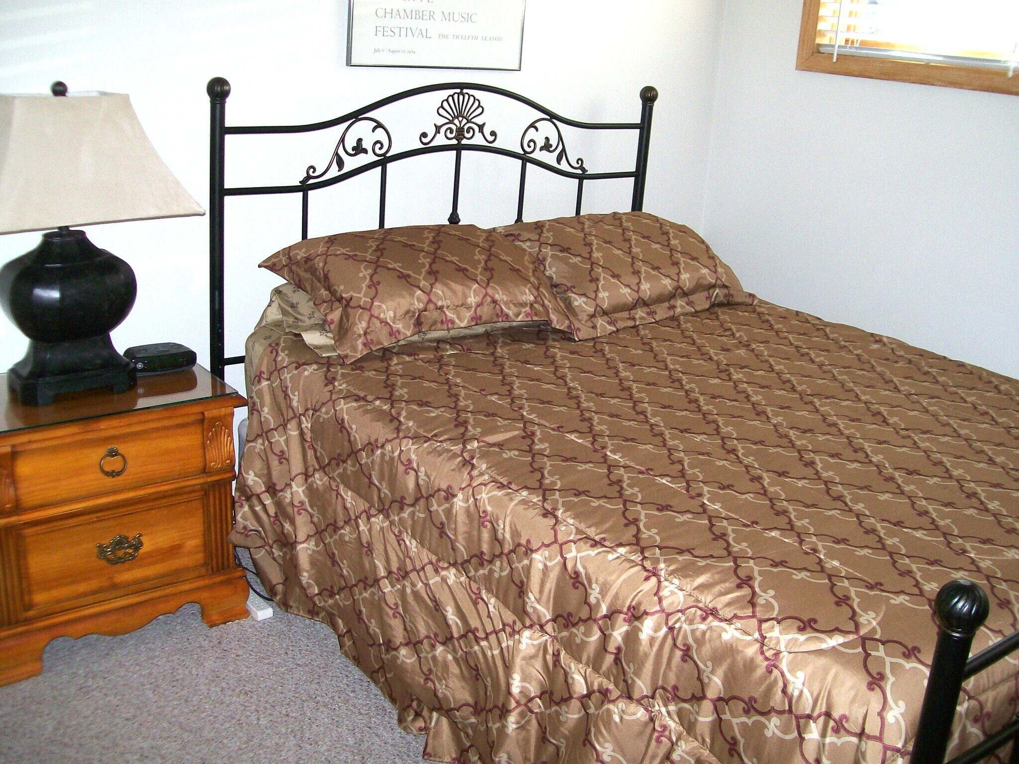 Building Photo - 835 E Hyman Ave