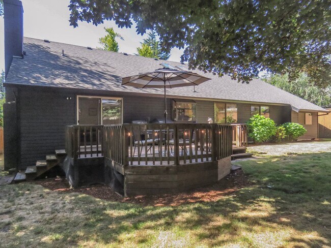 Building Photo - 4 Bedroom Tualatin Home Available - Inquir...