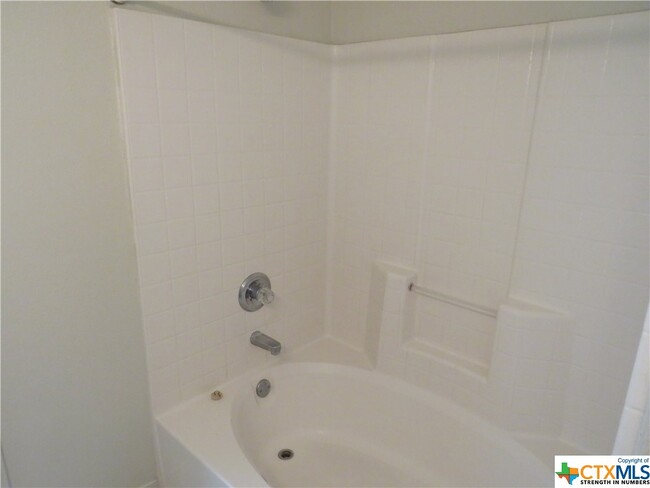 Building Photo - 3907 Hitchrock Dr
