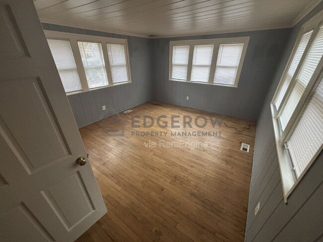 Building Photo - 1520 Quarry Ave NW