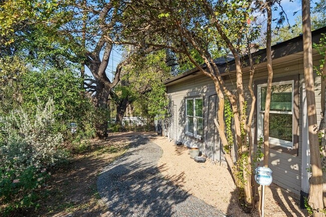 Building Photo - 400 E Monroe St