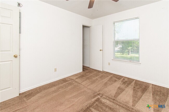 Building Photo - 1703 Cedarhill Dr