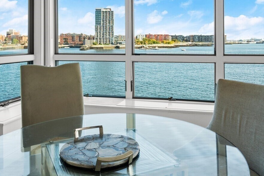 Building Photo - 3 Pier 7