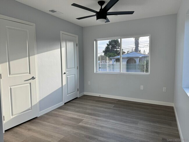 Building Photo - 711 Palm Ave