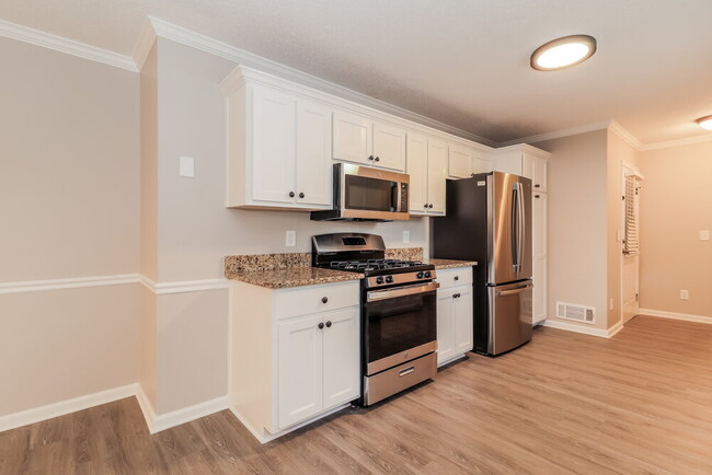 Building Photo - 60 River Oaks Dr SW