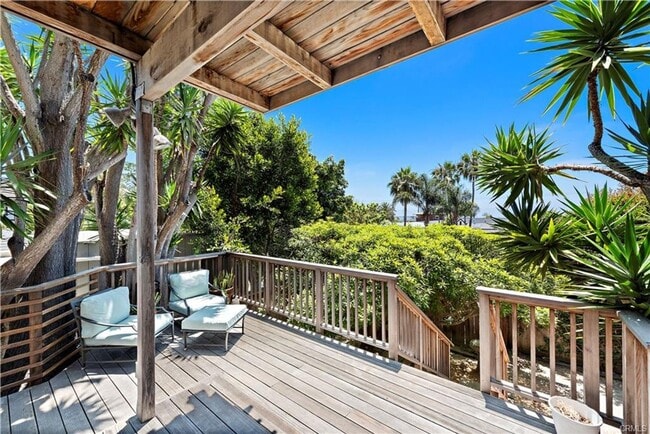 Building Photo - Woods Cove Beach House