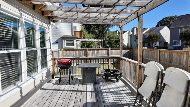 Building Photo - 1007 Brandon Quay