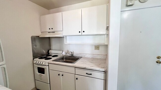 Building Photo - Spacious Studio with Oversized Private Dec...
