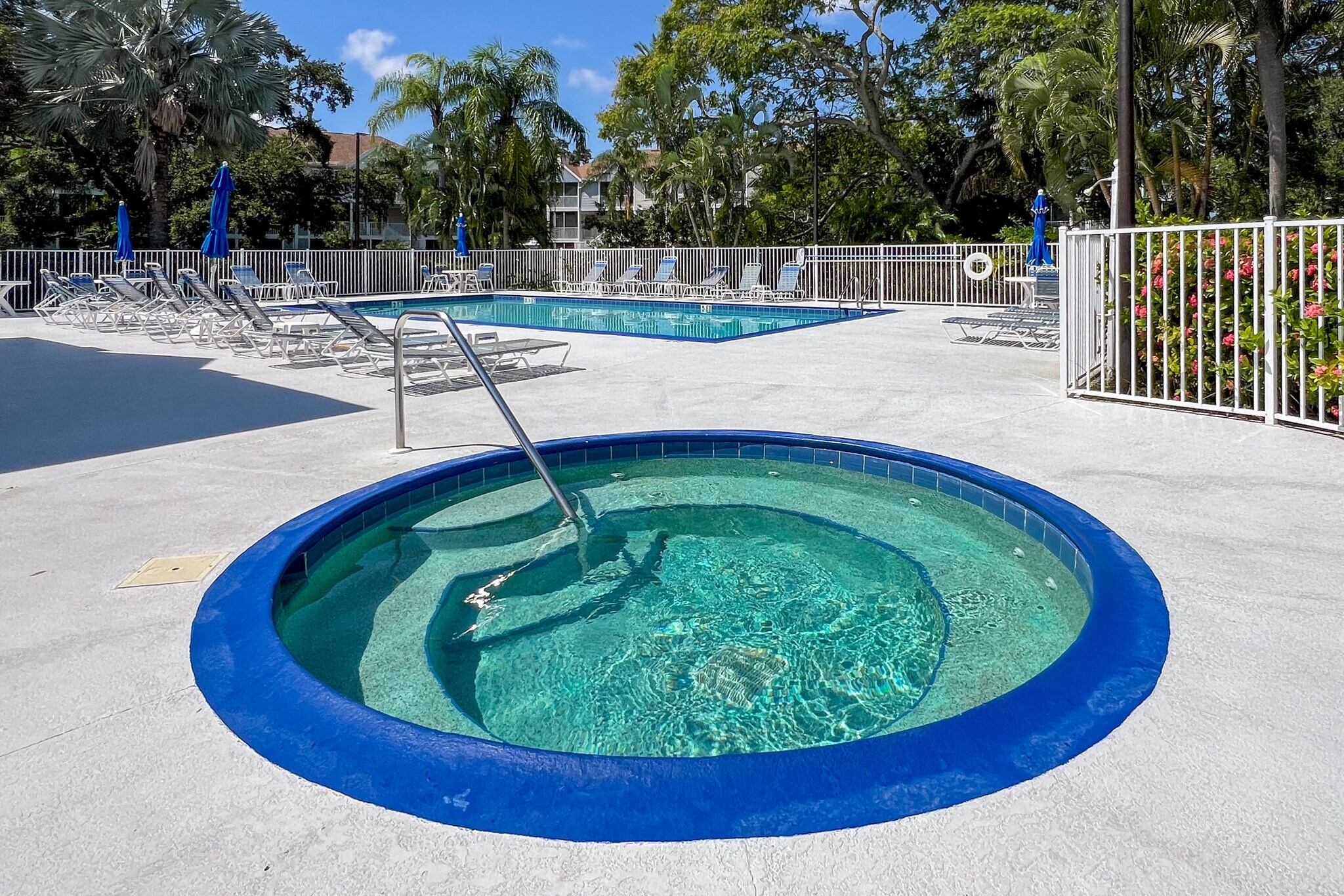 Building Photo - 850 S Tamiami Trl