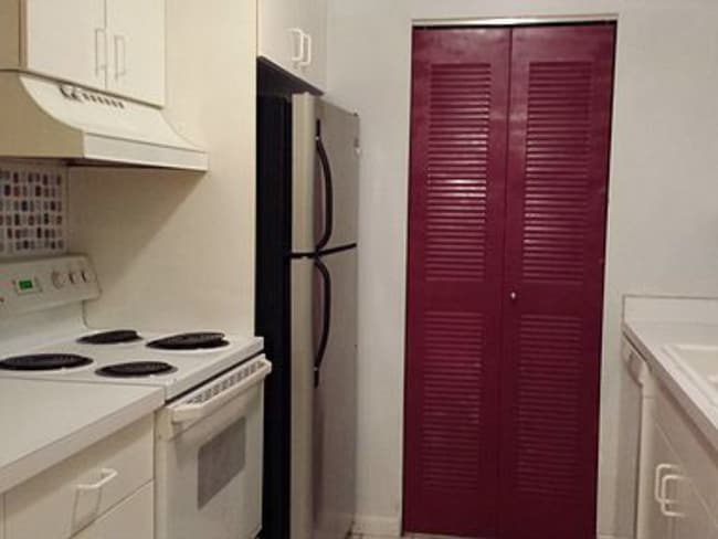 Stove, Refrig, and furnace room - 800 N Lakeside Dr, 2B