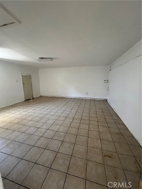 Building Photo - 10433 San Jose Ave