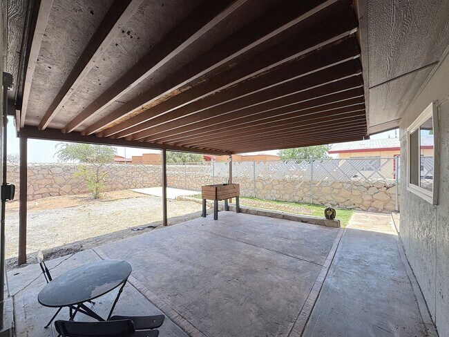 Building Photo - Northeast El Paso 4 Bed Refrig A/C