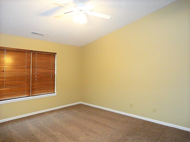 Building Photo - 559 Prince Dr