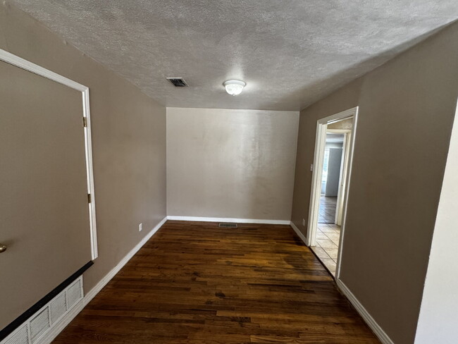 Building Photo - Spacious Home With Sun-room Located Within...