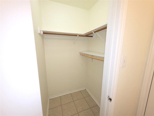 Building Photo - 1600 Hollow Tree Blvd