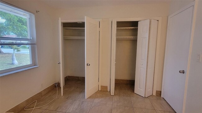 Building Photo - 1821 NE 56th St