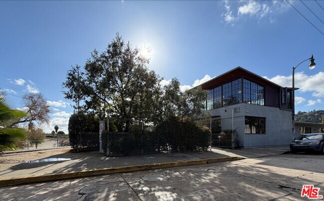 Building Photo - 2445 Harwood St