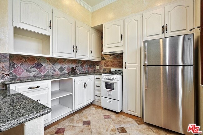 Building Photo - 424 N Arden Blvd
