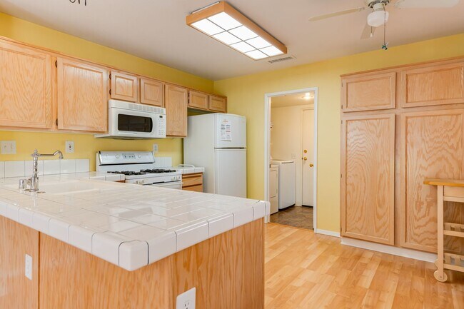 Building Photo - 3-bedroom, 2.5-bath condo nestled in the prestigious Terra Vista community of Rancho Cucamonga