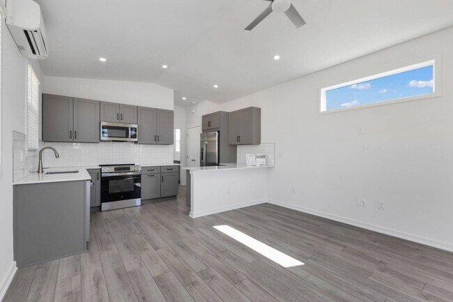 Building Photo - 6165 Talon Bay Dr