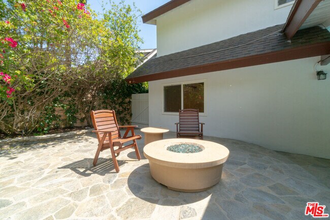 Building Photo - 4220 Towhee Dr