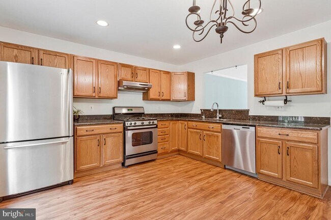 Building Photo - 616 Bellerive Ct