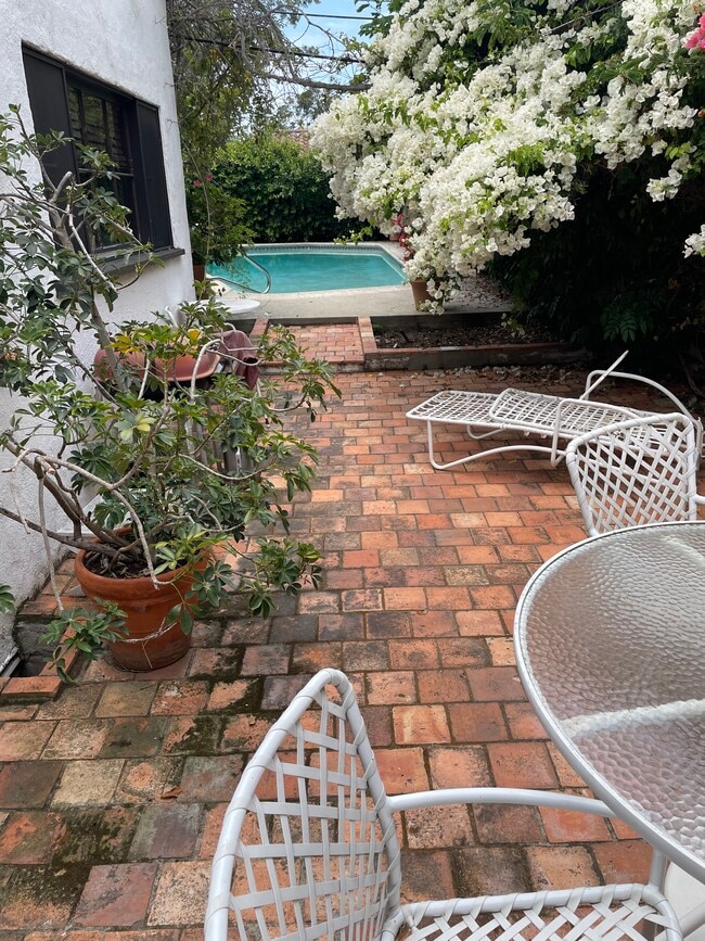 Building Photo - 10571 Rountree Rd