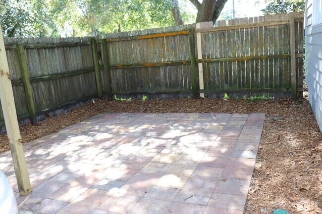 Fenced in side patio with flood light - 1275 Peachtree St