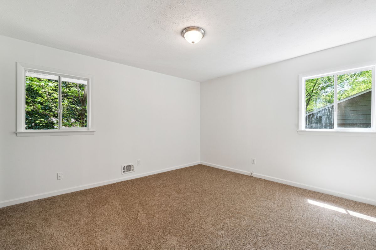 Building Photo - 1421 Iron Gate Blvd