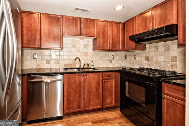 Building Photo - 4248 River Green Dr NW