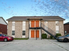 Building Photo - 1604 Windward Dr