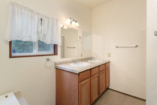 Building Photo - 3 Bedroom 1.75 Bath Mobile Home with Garag...