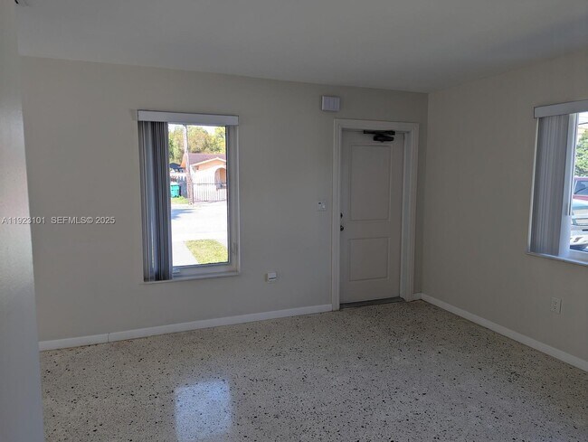 Building Photo - 3556 SW 13th Terrace