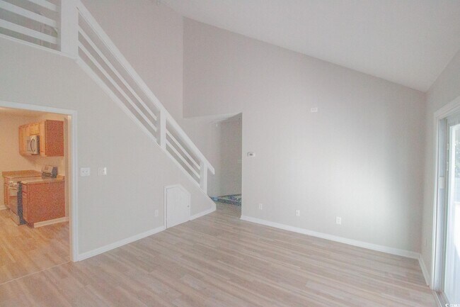 Building Photo - 209 Cedar St