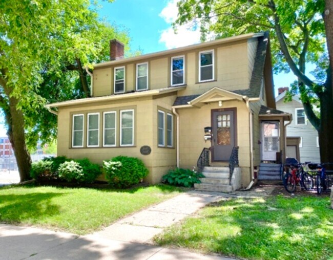 Primary Photo - 1601 Chadbourne Ave
