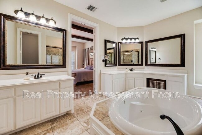 Building Photo - 3625 Funston Dr