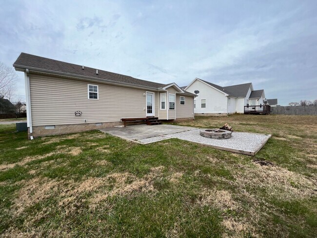 Building Photo - Super Cute Ranch Home with Easy Access to I24