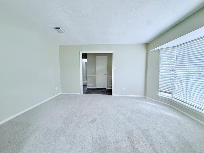 Building Photo - 25419 Lynbriar Ln