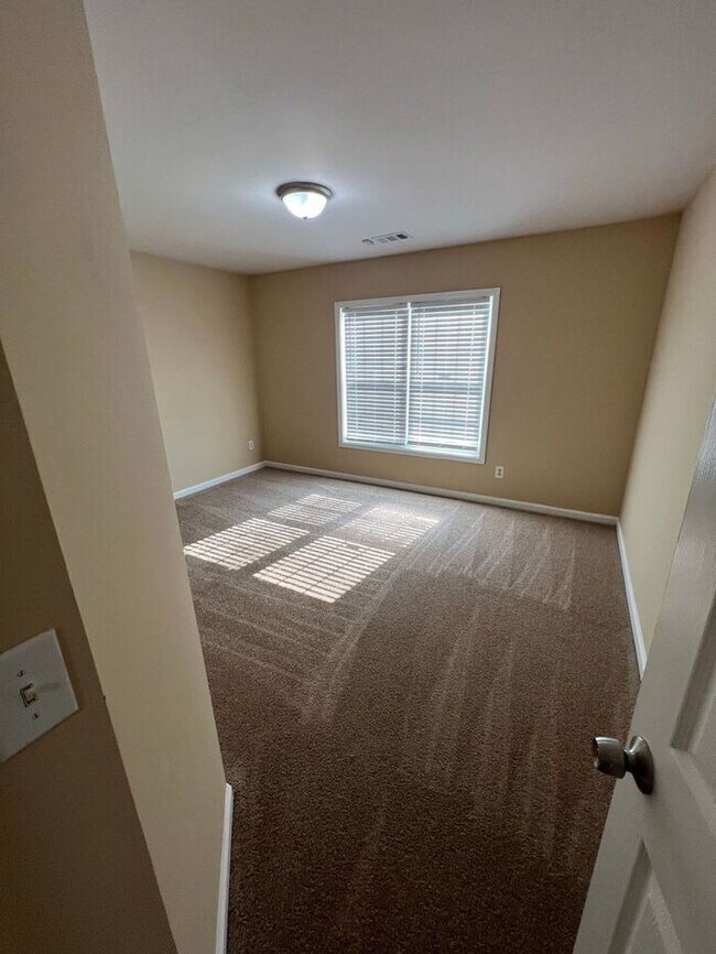 Building Photo - Gorgeous Ranch 4 bedroom 2 bath home in Lawrenceville