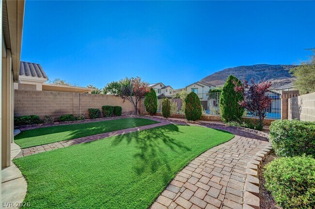 Building Photo - 121 Standing Stone St