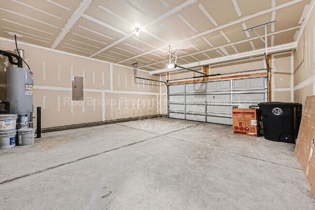 Building Photo - 435 Kennerly Center Dr