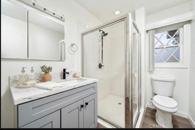 Building Photo - 523 Larkin Dr