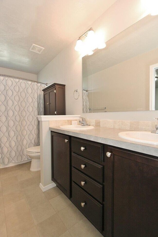 Building Photo - Beautiful Home in Meridian: Available Now!