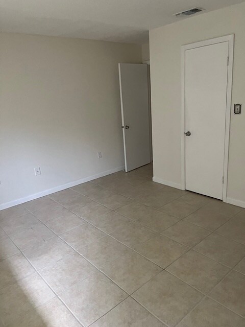 Building Photo - 3504 Beneva Rd