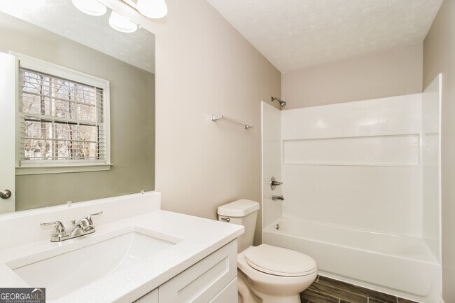 Building Photo - 585 Nottingham Dr