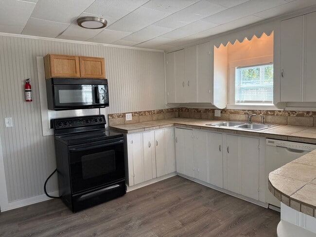 Building Photo - 2 bed 1 bath