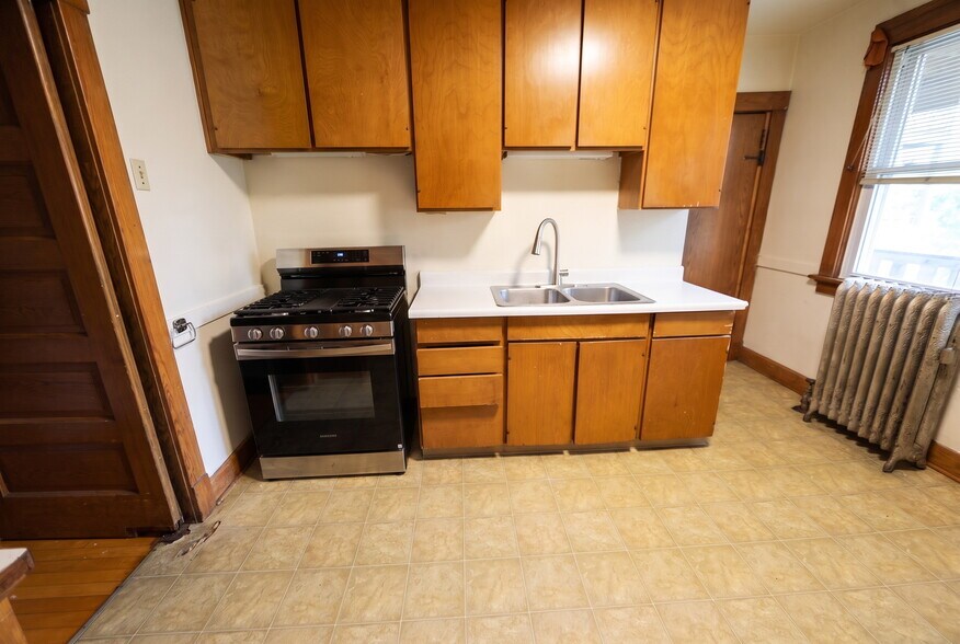 Building Photo - 410 W Mifflin St