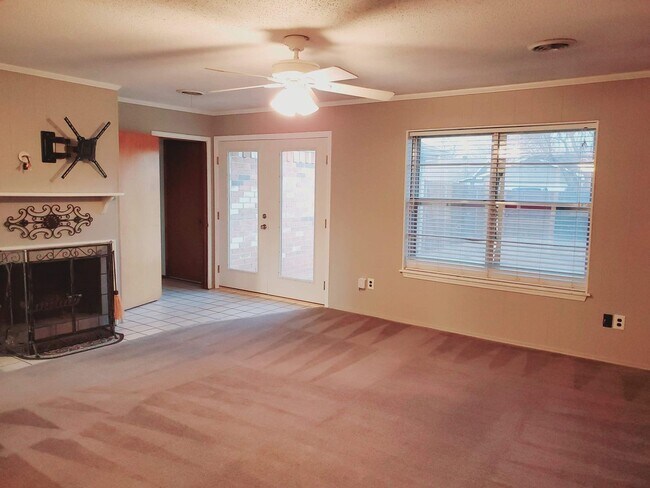 Building Photo - 1307 Buena Vista St