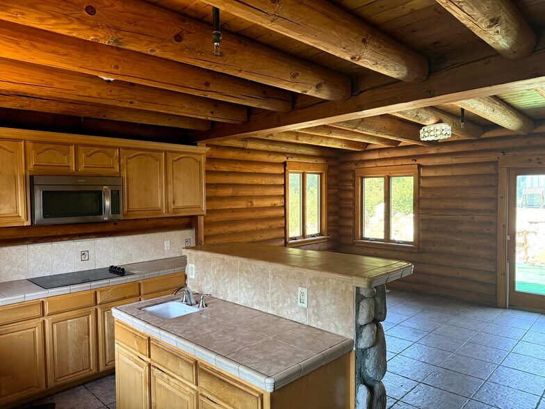 Building Photo - 2001 Old Waterman Canyon Rd