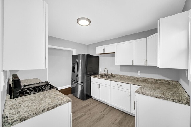 Building Photo - Beautifully Updated 4 beds/2baths